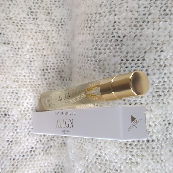 The Lyfestyle Co. Eau de Parfum Travel Spray in Align - Picture 4 of 11